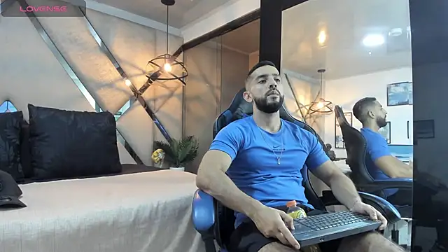 Yiyo10  online show from April 24, 2026, 4:25 am