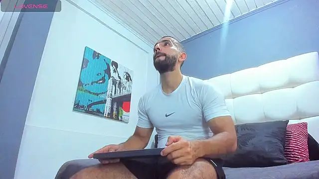 Yiyo10  online show from March 28, 2026, 8:32 pm