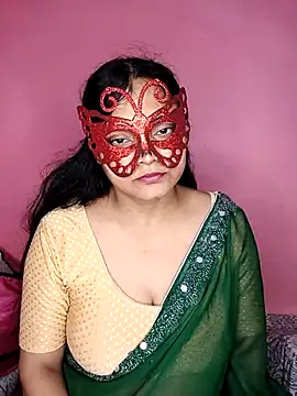 Snapshot of MEERAcle chatting on May 4, 2026, 8:22 pm MEERAcle online show from May 4, 2026, 8:22 pm