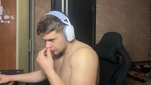 Snapshot of MusclePhantom chatting on May 5, 2026, 8:01 pm MusclePhantom online show from May 5, 2026, 8:01 pm
