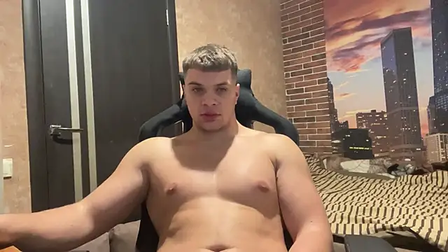 Snapshot of MusclePhantom chatting on December 16, 2025, 10:03 pm MusclePhantom online show from December 16, 2025, 10:03 pm