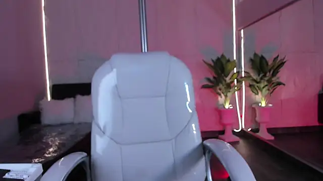 Snapshot of HannaPotther chatting on February 3, 2026, 12:32 pm HannaPotther online show from February 3, 2026, 12:32 pm