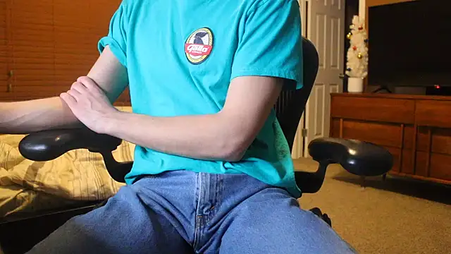 jjjjjfive online show from December 3, 2025, 2:45 am