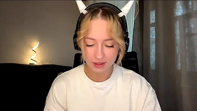 Jetta Corsacami online show from October 19, 2025, 7:44 am