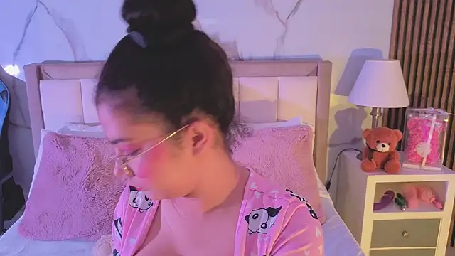 LunaRosse  online show from October 6, 2025, 12:06 pm