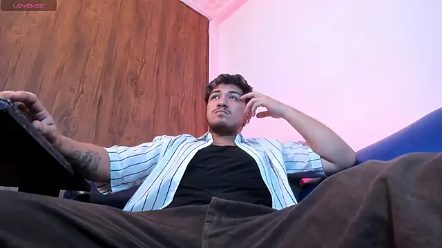 Snapshot of juanmechanic_ chatting on February 11, 2026, 6:57 am juanmechanic online show from February 11, 2026, 6:57 am