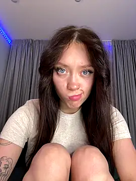 EstaVista online show from November 30, 2025, 1:56 pm