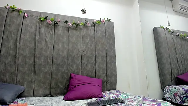 Snapshot of Lucia78couple chatting on September 17, 2025, 4:47 am Lucia78couple online show from September 17, 2025, 4:47 am