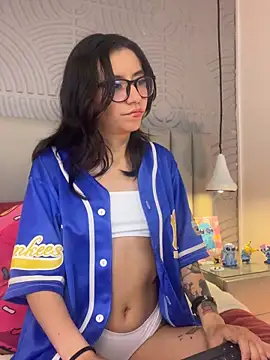 Snapshot of eviegothel_ chatting on November 17, 2025, 2:21 pm eviegothel online show from November 17, 2025, 2:21 pm