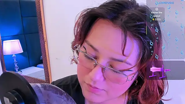 Snapshot of isa_grey_ chatting on November 9, 2025, 3:32 am isa grey online show from November 9, 2025, 3:32 am