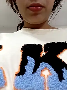 Snapshot of blueeyegirl22 chatting on December 3, 2025, 5:52 am blueeyegirl22 online show from December 3, 2025, 5:52 am