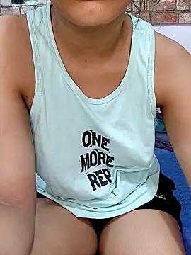 Snapshot of blueeyegirl22 chatting on October 31, 2025, 7:27 am blueeyegirl22 online show from October 31, 2025, 7:27 am