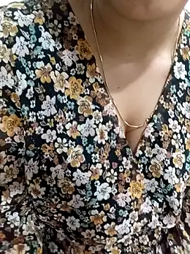 Snapshot of blueeyegirl22 chatting on December 1, 2025, 1:34 pm blueeyegirl22 online show from December 1, 2025, 1:34 pm