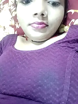 Snapshot of Hitsda chatting on November 4, 2025, 2:21 pm Hitsda online show from November 4, 2025, 2:21 pm