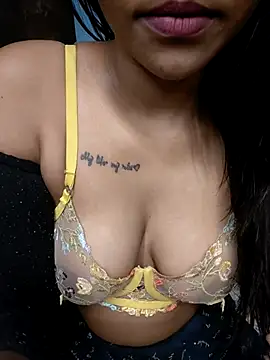 Snapshot of Ema-01 chatting on November 15, 2025, 3:38 pm Ema-01 online show from November 15, 2025, 3:38 pm