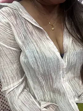 Snapshot of Naughty-Kamini chatting on October 30, 2025, 5:32 pm Naughty-Kamini online show from October 30, 2025, 5:32 pm