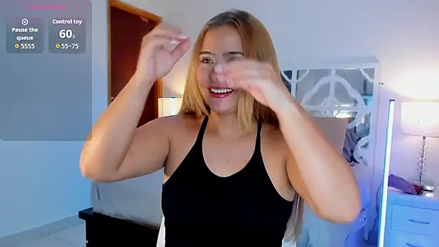 Snapshot of MikaelaStone chatting on December 4, 2025, 11:20 am MikaelaStone online show from December 4, 2025, 11:20 am