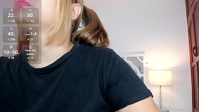 Snapshot of MikaelaStone chatting on November 25, 2025, 11:32 am MikaelaStone online show from November 25, 2025, 11:32 am