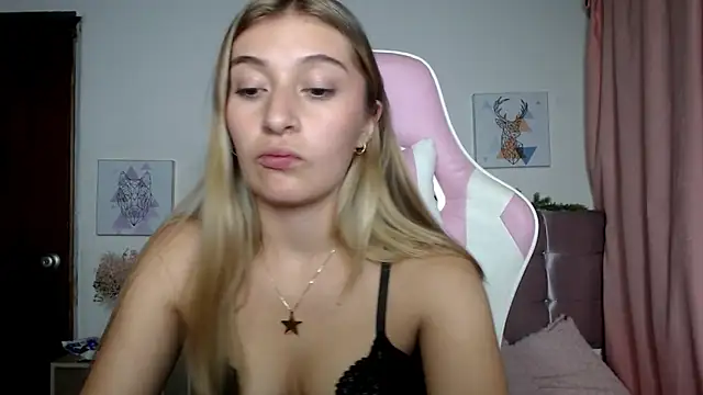 SophiaaLee online show from March 10, 2026, 11:31 pm