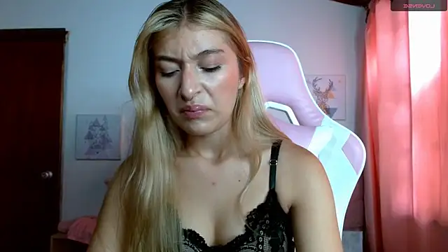 SophiaaLee online show from October 12, 2025, 4:08 pm