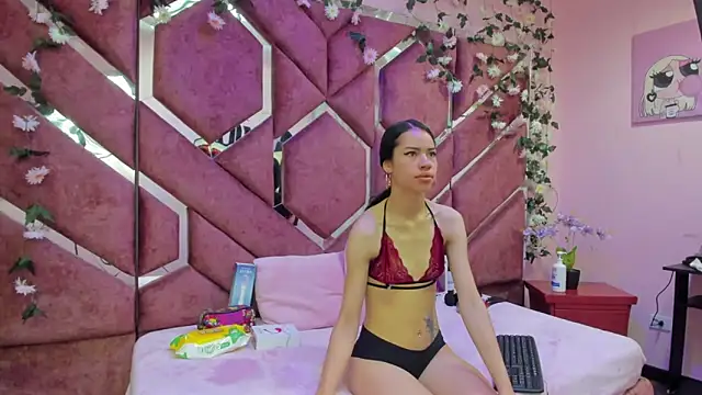 Nanis James online show from May 2, 2026, 2:39 am