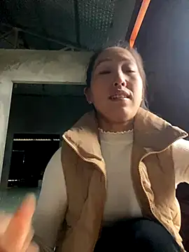 Huong-Ly online show from November 12, 2025, 1:32 am