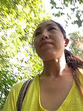 Huong-Ly online show from October 30, 2025, 1:26 am