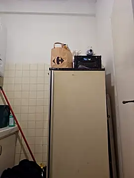 Snapshot of Stingles chatting on October 24, 2025, 3:22 pm Stingles online show from October 24, 2025, 3:22 pm