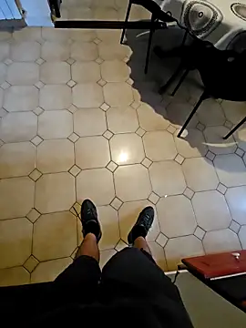 Snapshot of Stingles chatting on October 3, 2025, 6:37 am Stingles online show from October 3, 2025, 6:37 am