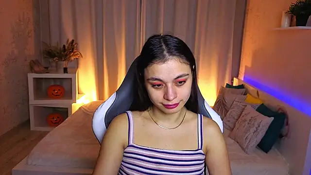 Leila Hefner online show from November 21, 2025, 3:16 am