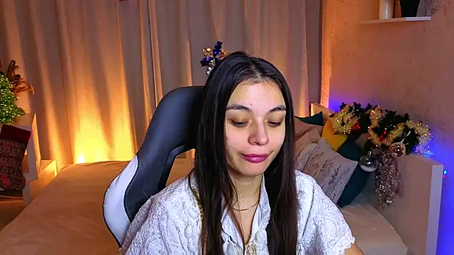 Leila Hefner online show from December 5, 2025, 2:43 am