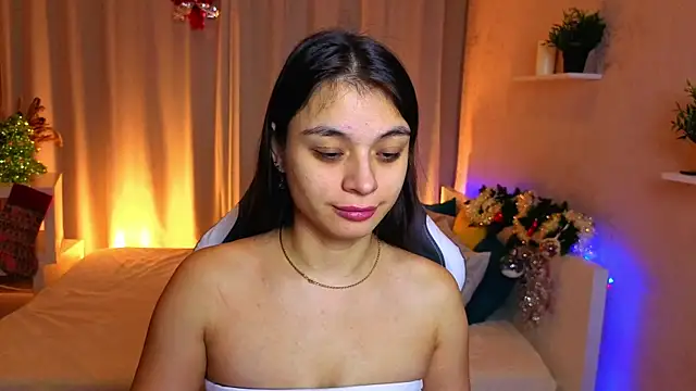 Leila Hefner online show from December 4, 2025, 2:43 am