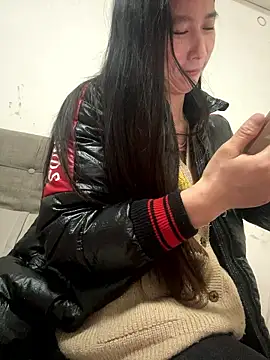 Snapshot of crhong666 chatting on January 19, 2026, 12:25 am crhong666 online show from January 19, 2026, 12:25 am