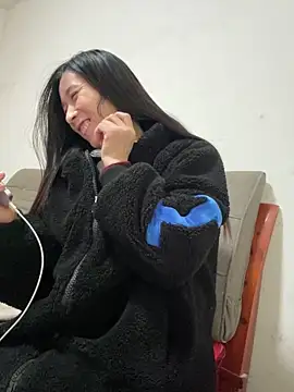 crhong666 online show from December 4, 2025, 12:31 am