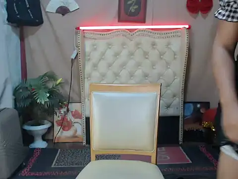 miss laila  online show from September 25, 2025, 10:43 am