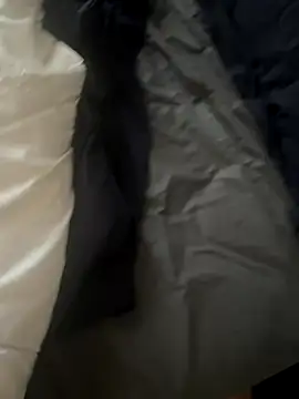 Snapshot of LesAmantsAE2 chatting on October 12, 2025, 7:10 am LesAmantsAE2 online show from October 12, 2025, 7:10 am