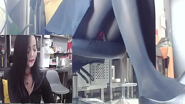 Eileen-L online show from October 27, 2025, 2:34 am