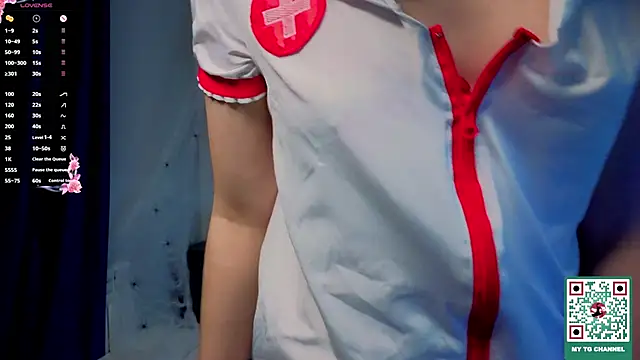 Snapshot of Honeey_Beee chatting on October 30, 2025, 4:26 pm Honeey Beee online show from October 30, 2025, 4:26 pm