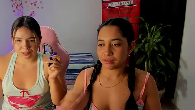 Snapshot of Alana_Banana_ chatting on November 24, 2025, 2:00 am Alana Banana online show from November 24, 2025, 2:00 am