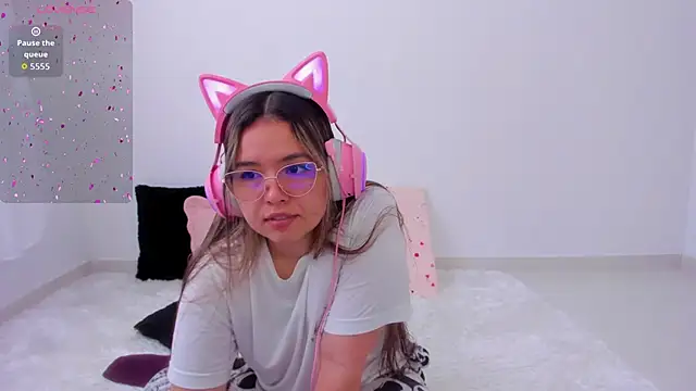 Snapshot of Alana_Banana_ chatting on November 4, 2025, 1:48 pm Alana Banana online show from November 4, 2025, 1:48 pm