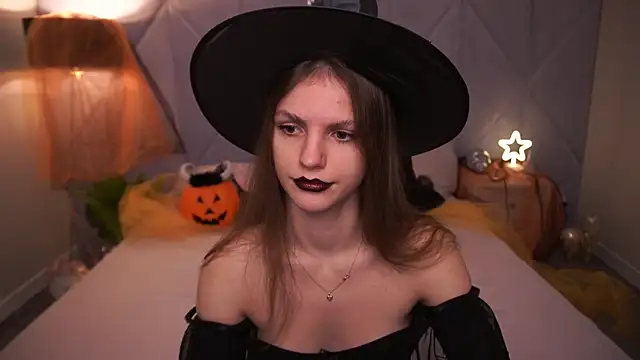 Snapshot of PussyOnLuck chatting on October 31, 2025, 7:05 am PussyOnLuck online show from October 31, 2025, 7:05 am