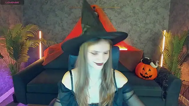 Snapshot of PussyOnLuck chatting on October 27, 2025, 7:09 am PussyOnLuck online show from October 27, 2025, 7:09 am