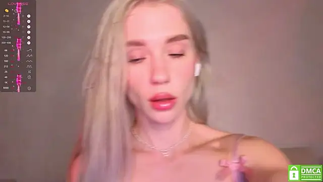 Snapshot of KittenFang chatting on November 23, 2025, 3:11 pm KittenFang online show from November 23, 2025, 3:11 pm