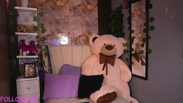 Snapshot of hannachris- chatting on May 9, 2026, 12:25 am hannachris- online show from May 9, 2026, 12:25 am