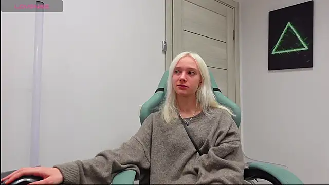 Snapshot of Laura_Chaplin chatting on September 28, 2025, 5:47 am Laura Chaplin online show from September 28, 2025, 5:47 am