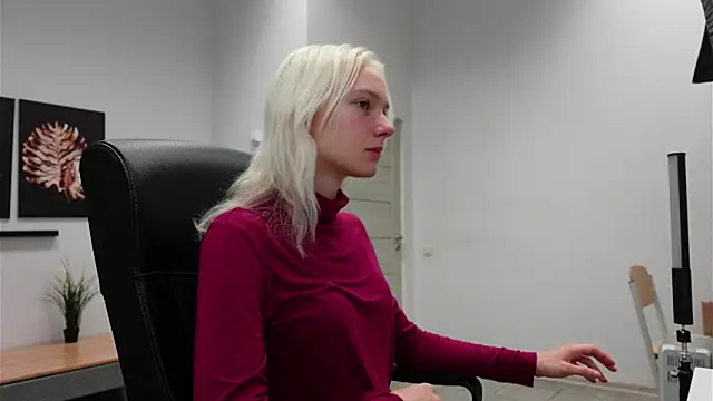 Snapshot of Laura_Chaplin chatting on September 20, 2025, 5:56 am Laura Chaplin online show from September 20, 2025, 5:56 am