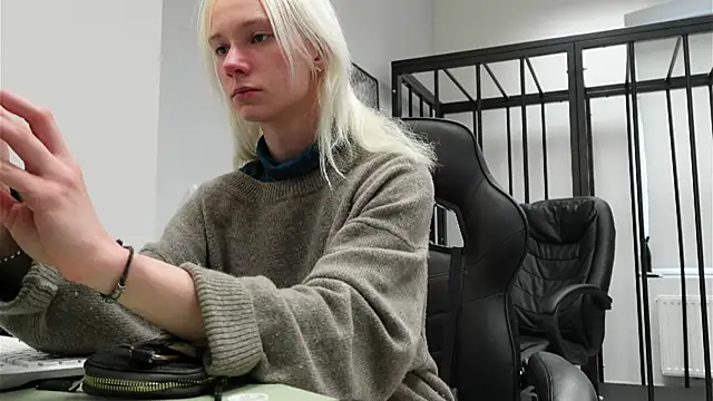 Snapshot of Laura_Chaplin chatting on September 30, 2025, 1:39 pm Laura Chaplin online show from September 30, 2025, 1:39 pm