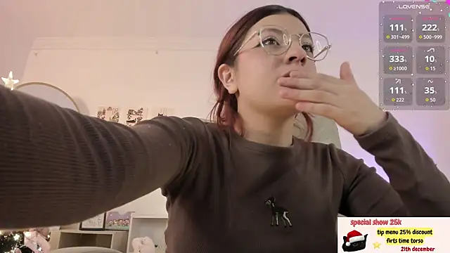 emily uwu0 online show from December 16, 2025, 1:43 am