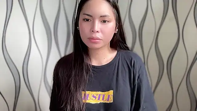 lovekatexx online show from November 4, 2025, 3:32 am