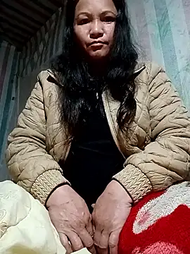 Love-Mama33 online show from January 12, 2026, 6:04 pm